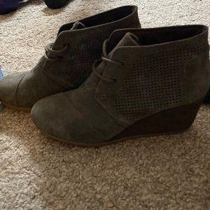 Like new toms wedges